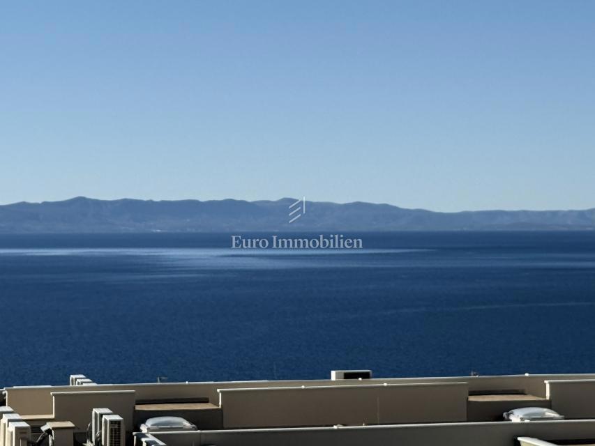 Makarska - novo stanovanje s pogledom na morje in gore