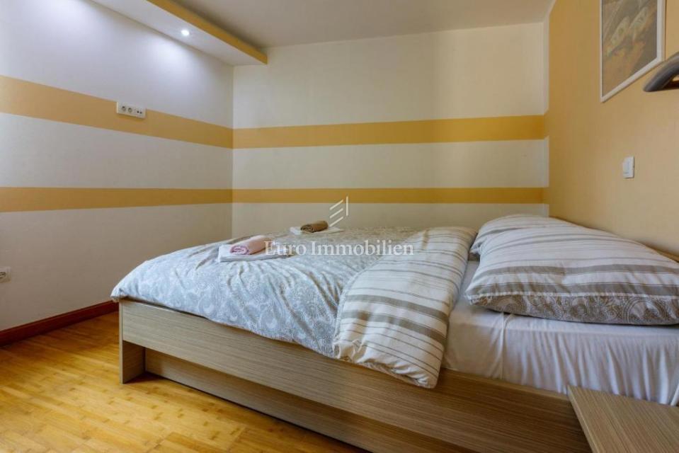 Prostorna hiša z bazenom v Bribirju