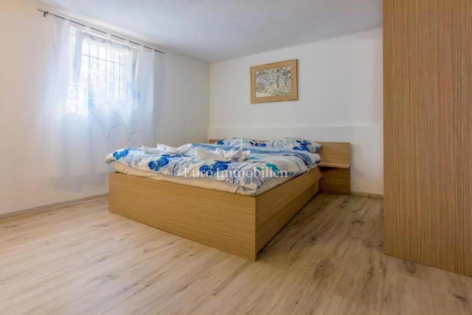 Prostorna hiša z bazenom v Bribirju