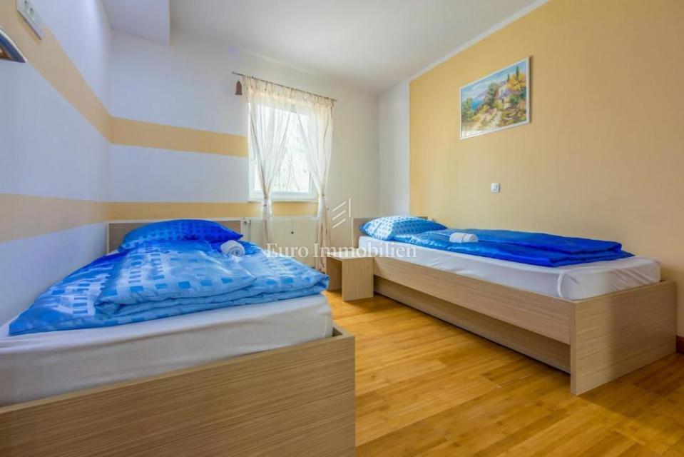 Prostorna hiša z bazenom v Bribirju