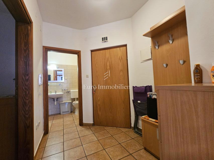 Enosobni apartma v 2. nadstropju s pogledom na morje