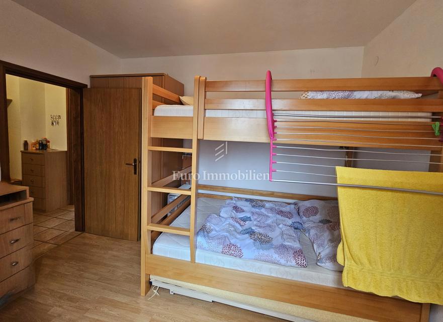 Enosobni apartma v 2. nadstropju s pogledom na morje