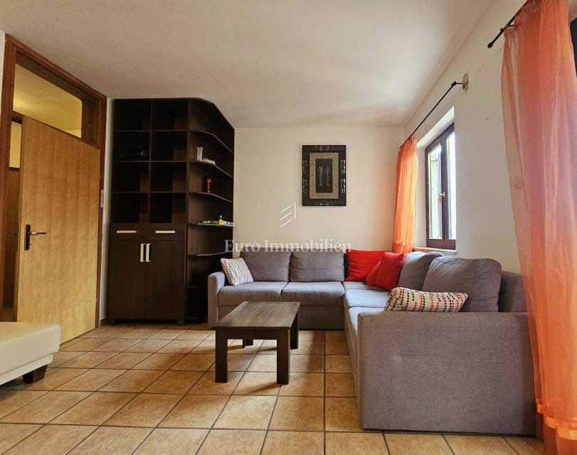 Enosobni apartma v 2. nadstropju s pogledom na morje