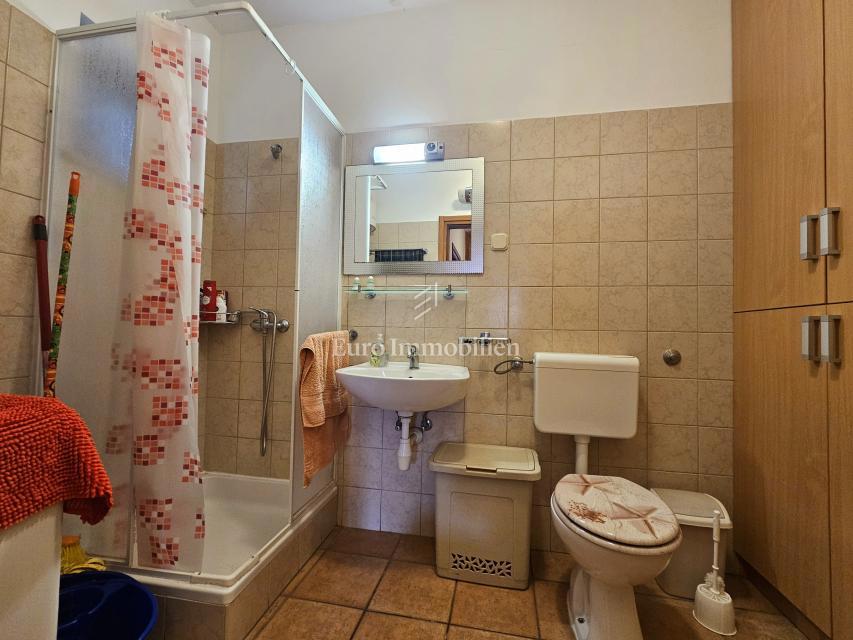 Enosobni apartma v 2. nadstropju s pogledom na morje