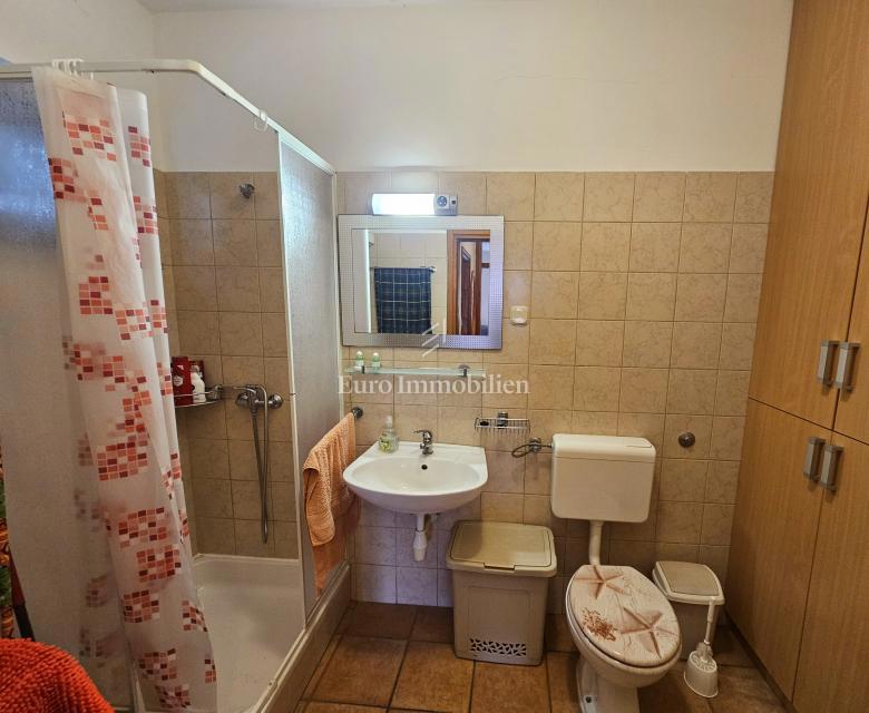 Enosobni apartma v 2. nadstropju s pogledom na morje