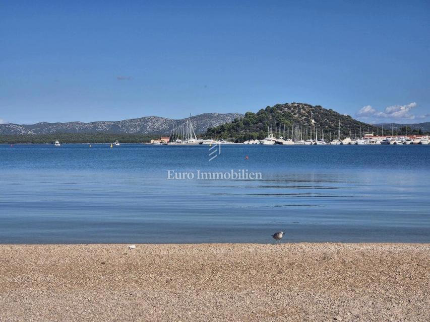 Stanovanje v novi stavbi s pogledom na morje