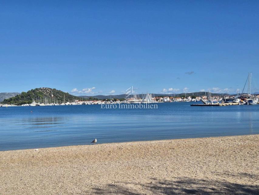 Stanovanje v novi stavbi s pogledom na morje