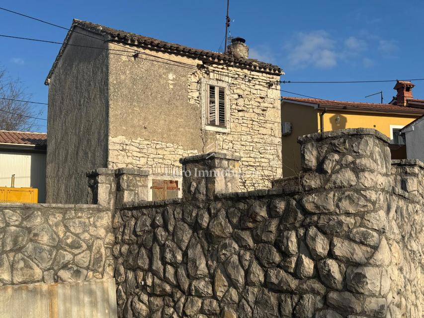 Istra - Kamnita hiša na stavbnem zemljišču
