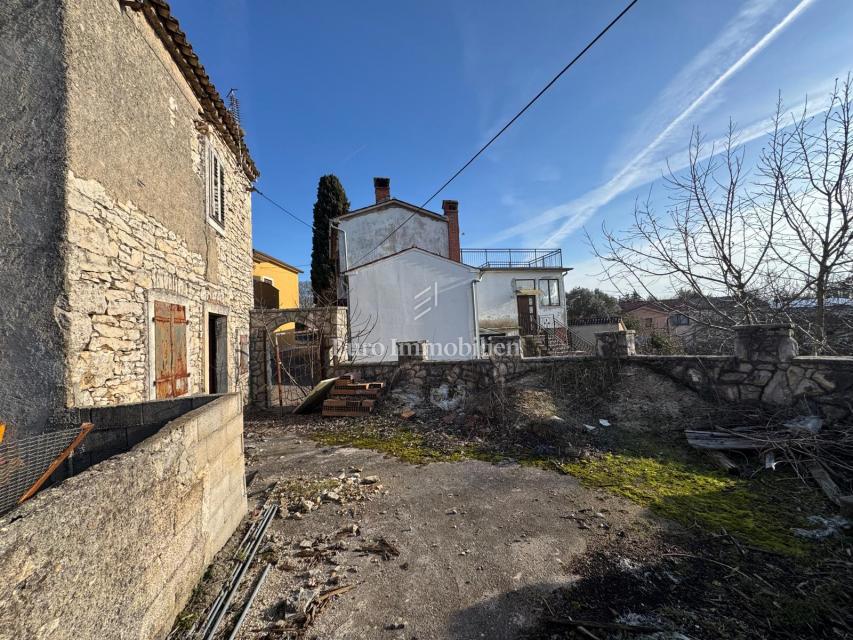 Istra - Kamnita hiša na stavbnem zemljišču