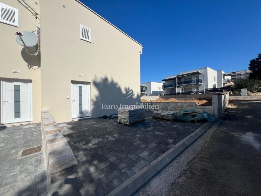 Novogradnja hiša z velikim vrtom – Šimuni, Pag