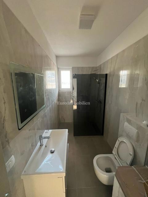 Novogradnja hiša z velikim vrtom – Šimuni, Pag