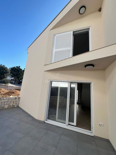 Novogradnja hiša z velikim vrtom – Šimuni, Pag