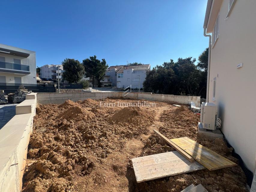 Novogradnja hiša z velikim vrtom – Šimuni, Pag