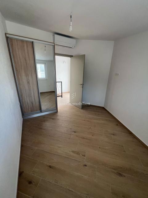 Novogradnja hiša z velikim vrtom – Šimuni, Pag