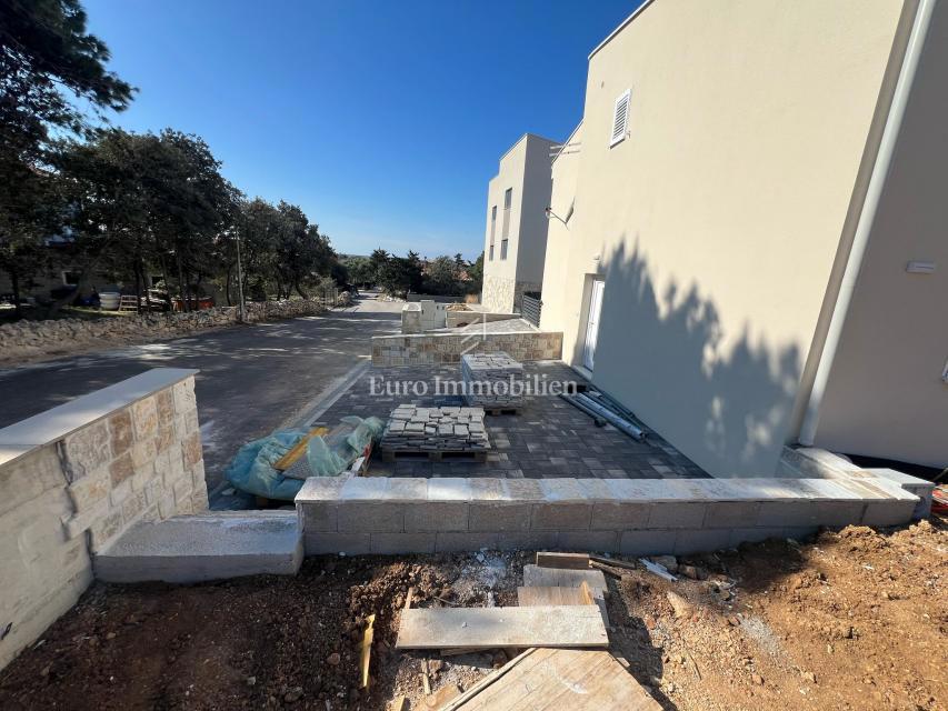 Novogradnja hiša z velikim vrtom – Šimuni, Pag