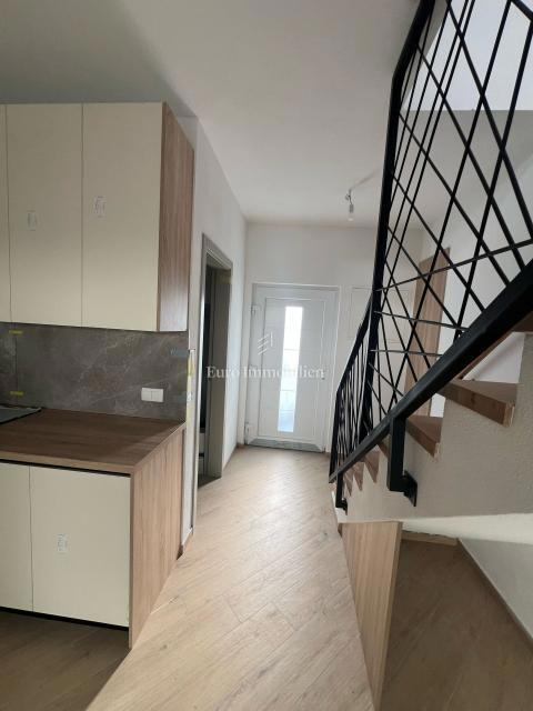 Novogradnja hiša z velikim vrtom – Šimuni, Pag