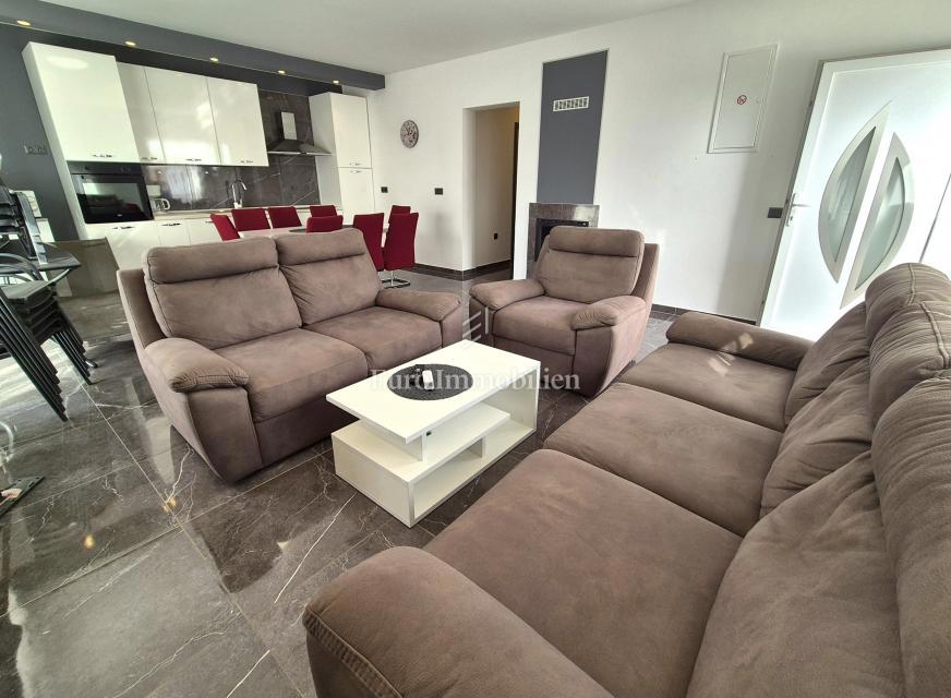 Samostojna hiša z bazenom