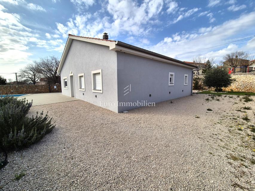 Samostojna hiša z bazenom