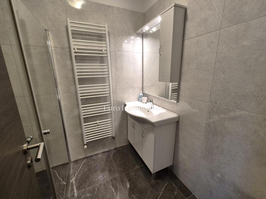 Samostojna hiša z bazenom