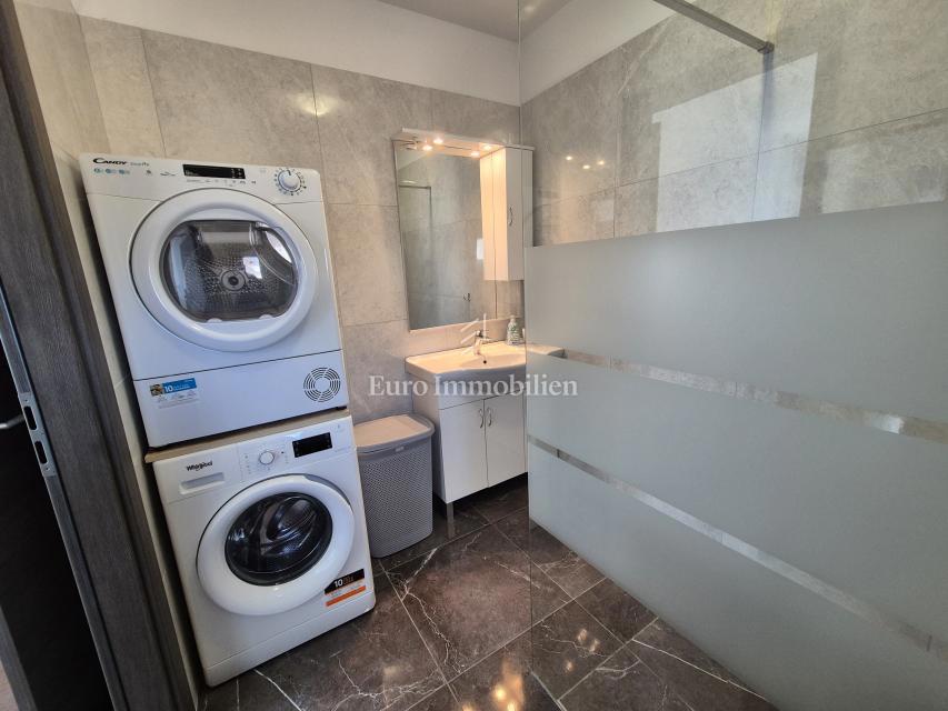 Samostojna hiša z bazenom