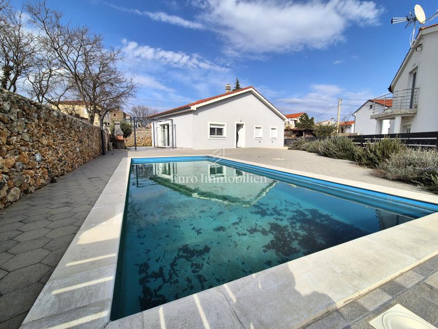 Samostojna hiša z bazenom