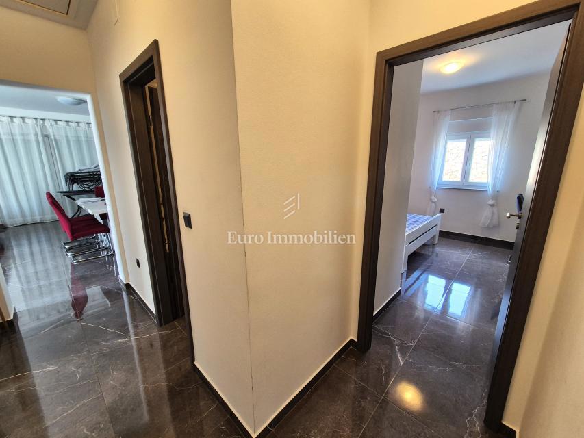 Samostojna hiša z bazenom