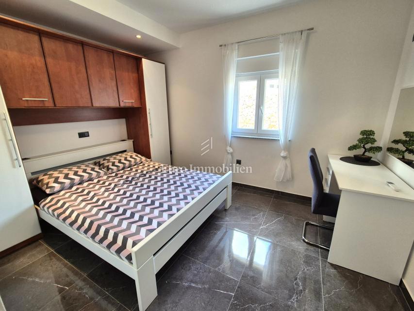 Samostojna hiša z bazenom