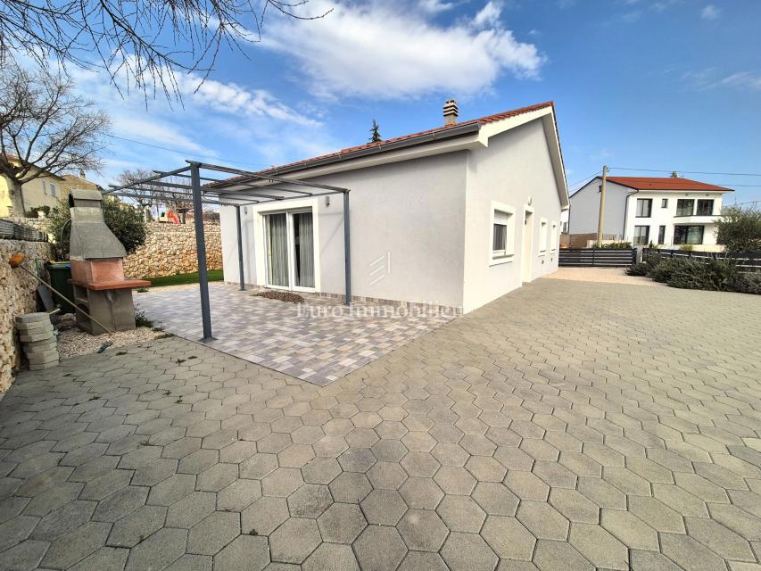 Samostojna hiša z bazenom