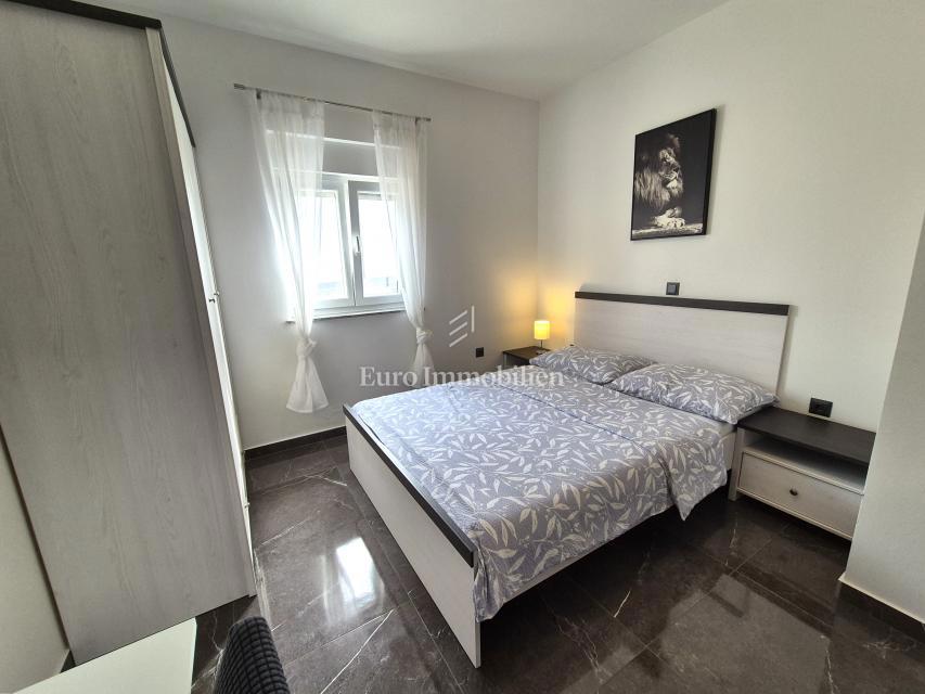 Samostojna hiša z bazenom