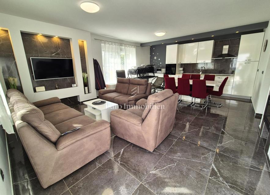 Samostojna hiša z bazenom