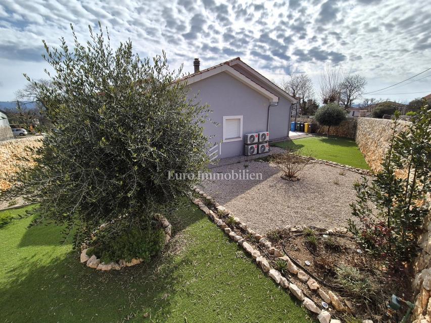 Samostojna hiša z bazenom