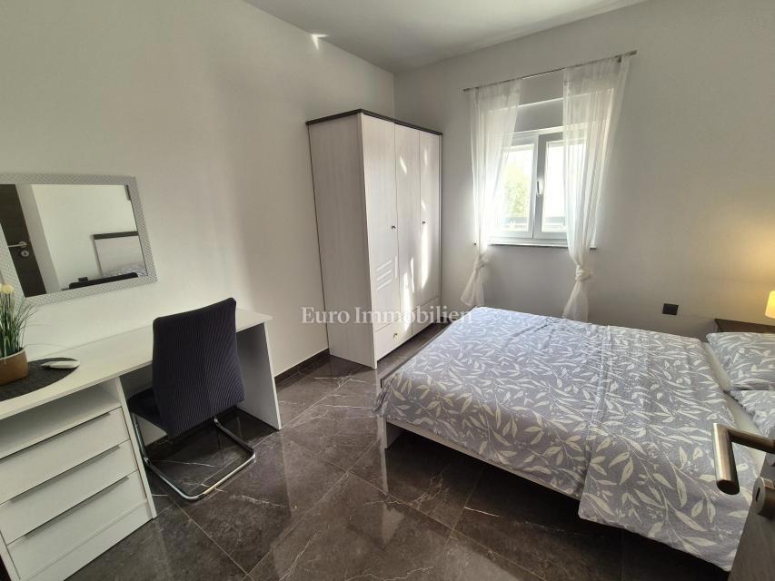 Samostojna hiša z bazenom