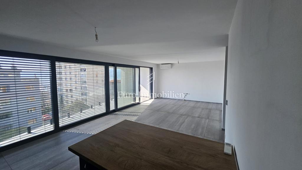 Čudovito stanovanje s pogledom na morje