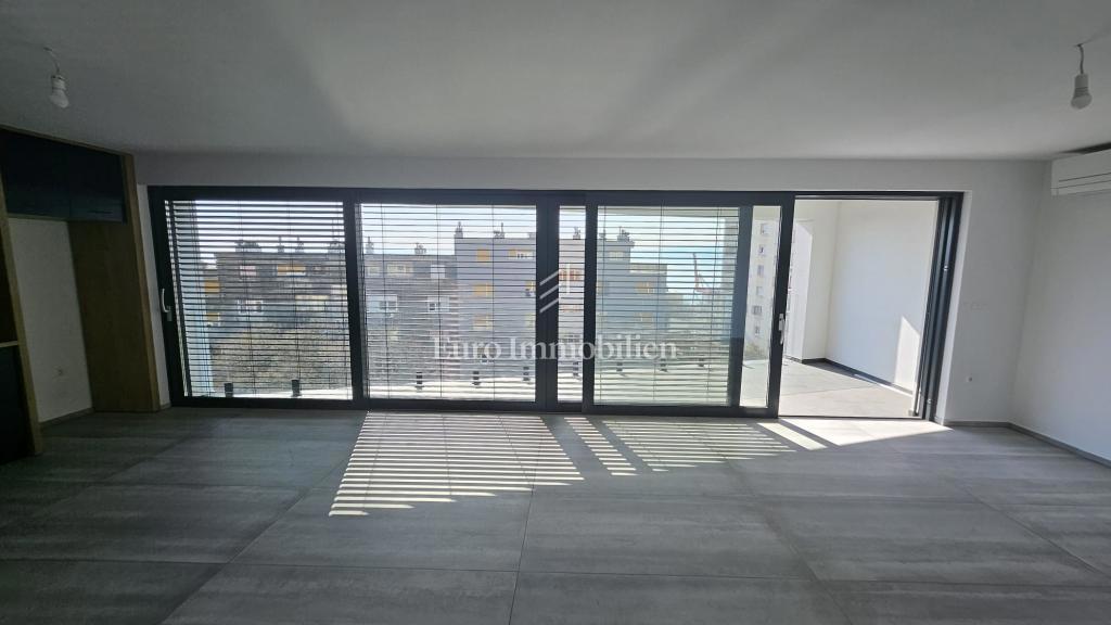 Čudovito stanovanje s pogledom na morje