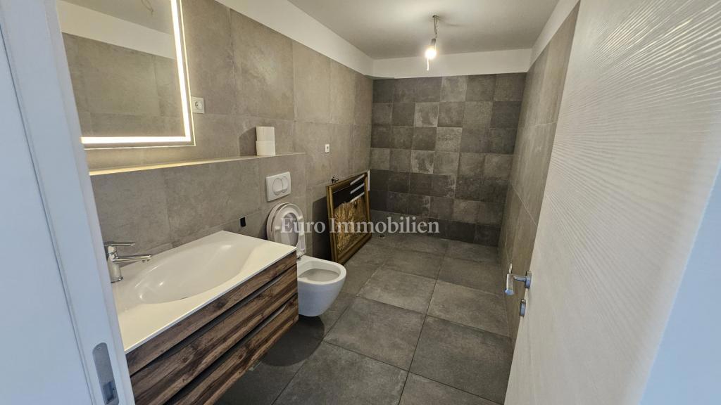 Čudovito stanovanje s pogledom na morje