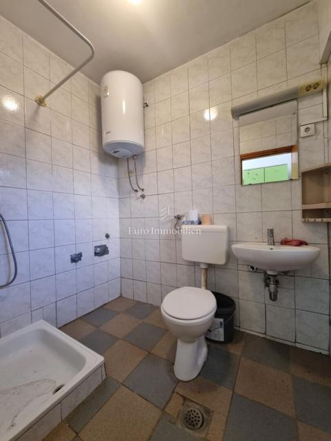 Okolica Višnjana – hiša s tremi stanovanji