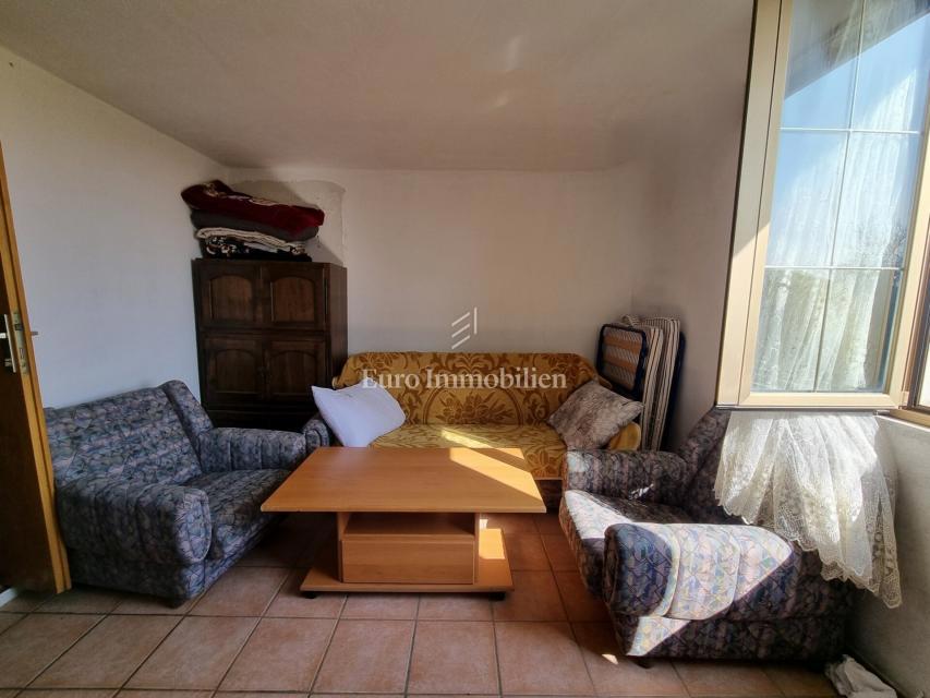 Okolica Višnjana – hiša s tremi stanovanji