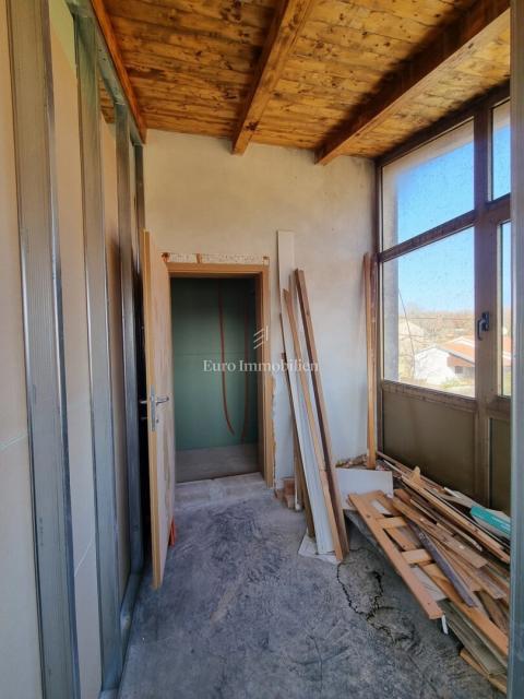 Okolica Višnjana – hiša s tremi stanovanji