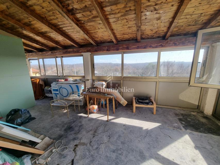 Okolica Višnjana – hiša s tremi stanovanji