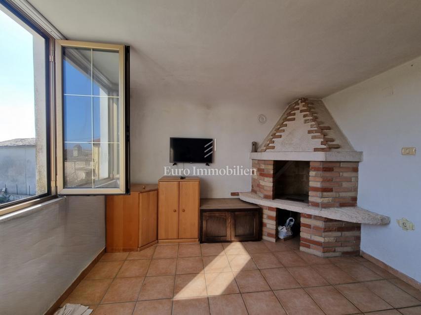 Okolica Višnjana – hiša s tremi stanovanji