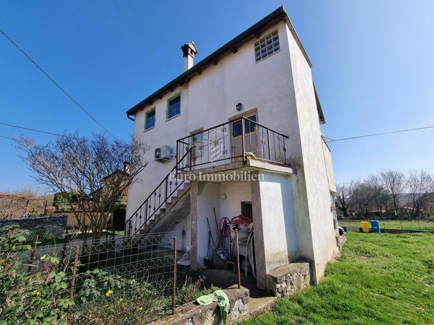 Okolica Višnjana – hiša s tremi stanovanji