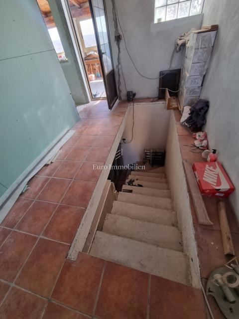 Okolica Višnjana – hiša s tremi stanovanji