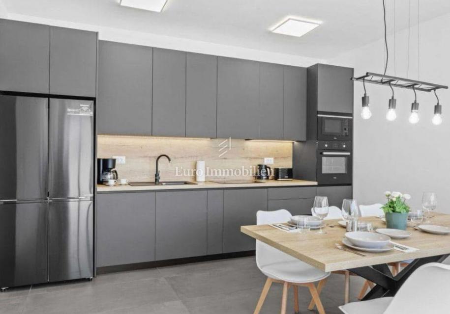 Moderna vila z ogrevanim bazenom, Svetvinčenat, Istra