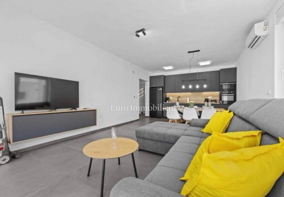 Moderna vila z ogrevanim bazenom, Svetvinčenat, Istra