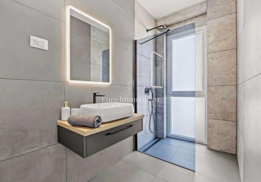 Moderna vila z ogrevanim bazenom, Svetvinčenat, Istra