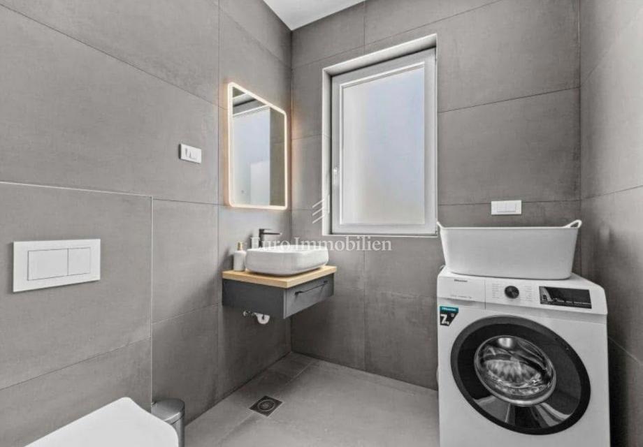 Moderna vila z ogrevanim bazenom, Svetvinčenat, Istra