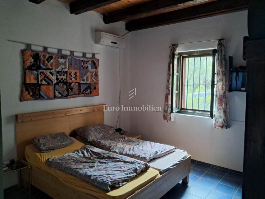 Ždrelac - hiša z vrtom na mirni lokaciji