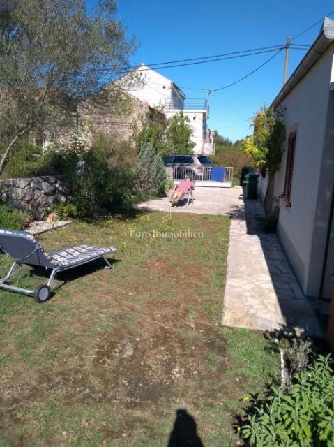Ždrelac - hiša z vrtom na mirni lokaciji