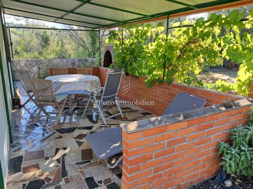 Ždrelac - hiša z vrtom na mirni lokaciji