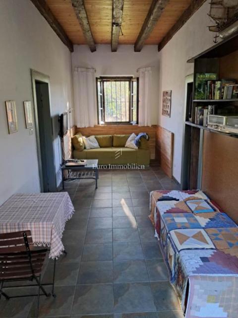 Ždrelac - hiša z vrtom na mirni lokaciji